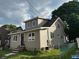 86 Orange Ave in Elmwood Park, NJ - Building Photo