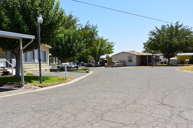 Fairview Mobile Home Park in Coalinga, CA - Foto de edificio - Building Photo