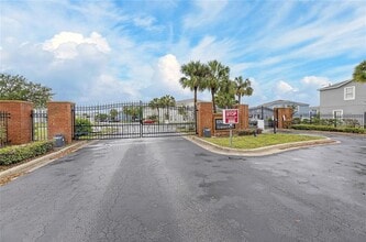 13123 Kings Crossing Dr in Gibsonton, FL - Building Photo - Building Photo
