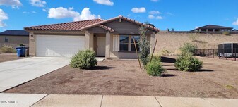 640 Vista Del Rio Ct in Wickenburg, AZ - Building Photo