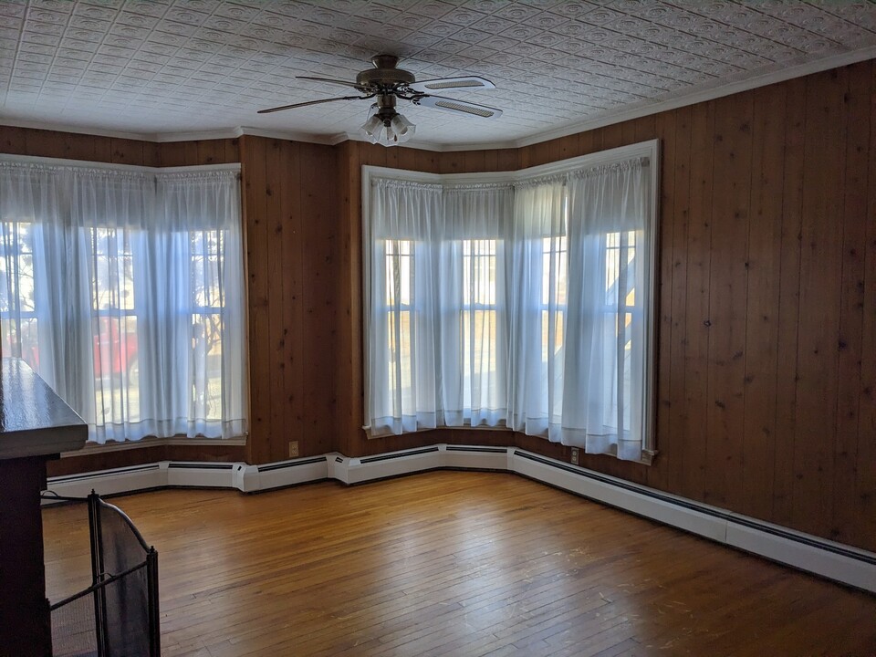 13 North Ave, Unit Apt #2 Furn or Unfurn in Skowhegan, ME - Building Photo