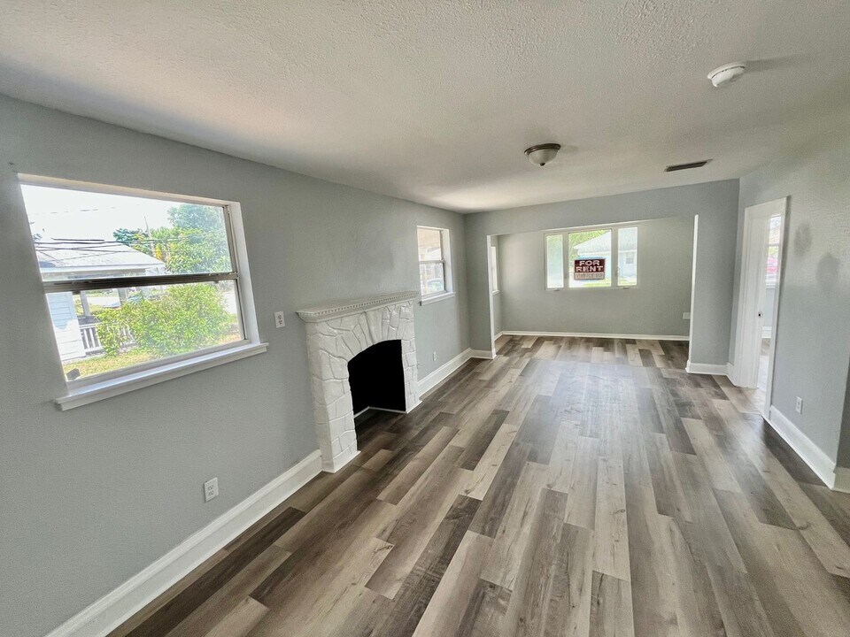 1014 W 10th St in Lakeland, FL - Building Photo