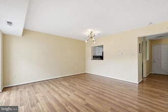 168 Edinburgh Square in Sterling, VA - Building Photo - Building Photo