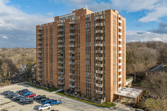 Carillon House Condominium in Dayton, OH - Foto de edificio - Primary Photo