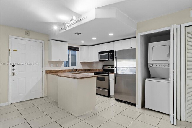 3101 SW 27th Ave in Coral Gables, FL - Building Photo - Building Photo