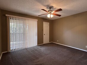 12446 Starcrest Dr in San Antonio, TX - Building Photo - Building Photo