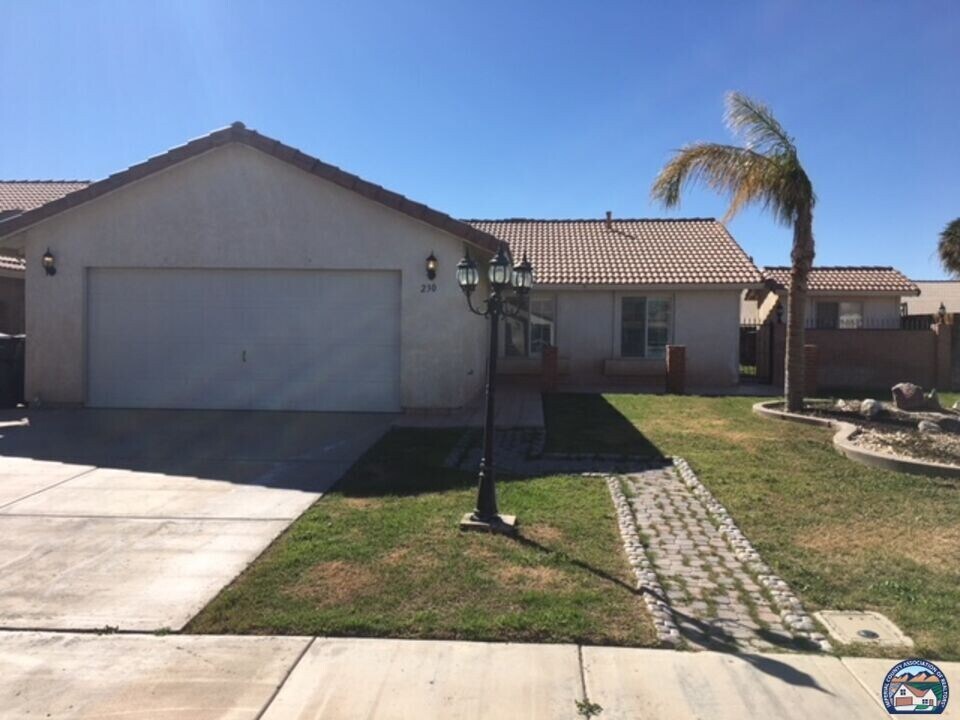 230 Buckskin Ranch Dr in Imperial, CA - Building Photo