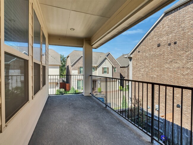 18324 Parkview Point Dr