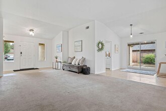 475 Heritage Ln in Los Alamos, CA - Building Photo - Building Photo