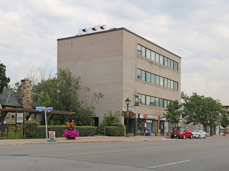 250 Lakeshore Rd E in Mississauga, ON - Building Photo