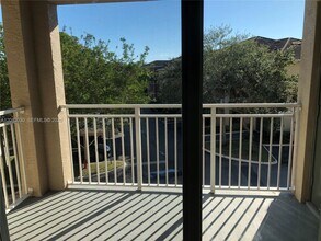6559 Emerald Dunes Dr in Royal Palm Beach, FL - Foto de edificio - Building Photo