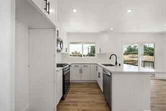 4723 Albury Ave-Unit -4725-02 in Lakewood, CA - Building Photo - Building Photo