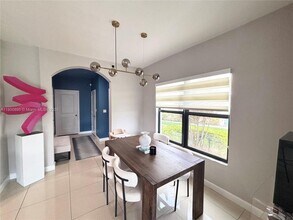 401 NE 194th Ln in Miami, FL - Building Photo - Building Photo