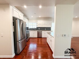 332 S Virgil Ave in Los Angeles, CA - Building Photo