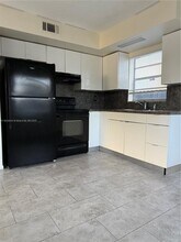 218 SE 10th St in Hallandale Beach, FL - Building Photo - Building Photo