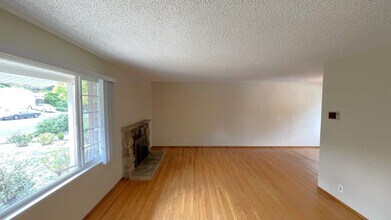 404 Virginia Hills Dr in Martinez, CA - Building Photo - Building Photo