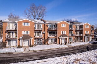 10337 Dearlove Rd in Glenview, IL - Building Photo