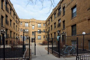 730 W Roscoe St, Unit A05C in Chicago, IL - Building Photo