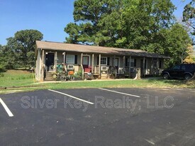 1432 Niles Ferry Rd in Madisonville, TN - Building Photo