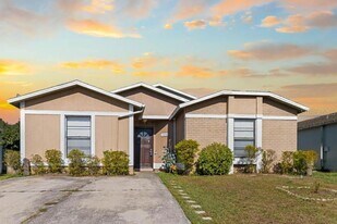1424 Vinetree Dr, Unit 2818 Blackfoot Lane-2818-101 in Brandon, FL - Building Photo