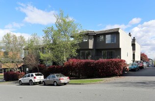 Vanderlee Court in Vancouver, BC - Building Photo