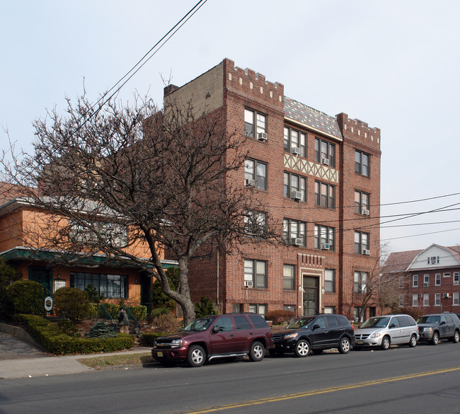 713-715 Avenue C in Bayonne, NJ - Foto de edificio - Building Photo