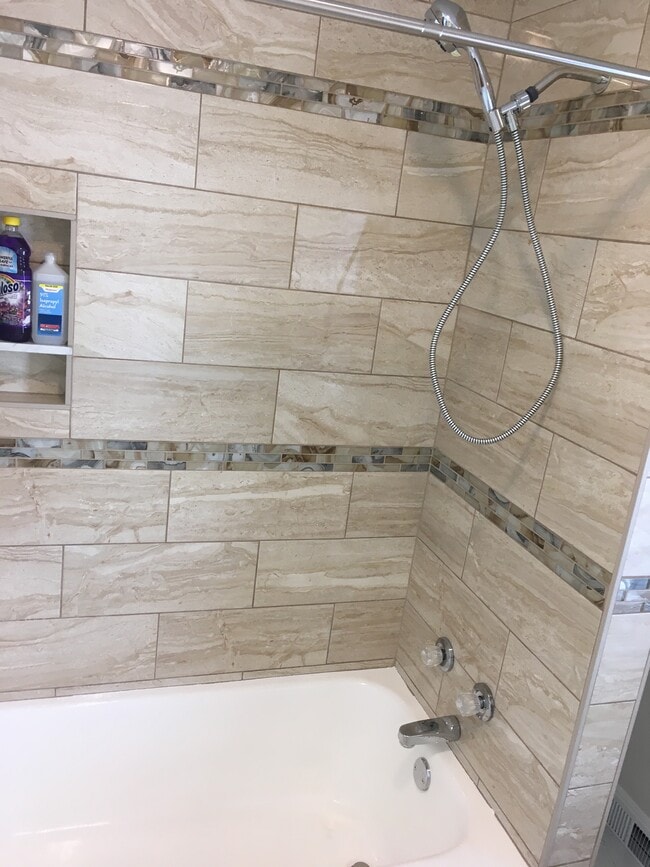 99 Grand Ave, Unit Apartement #2