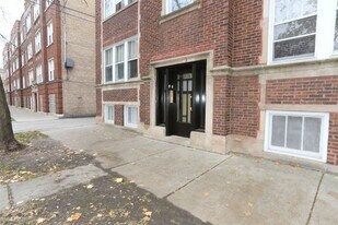 1919 W Winnemac Ave in Chicago, IL - Building Photo
