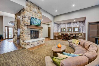 The Domain at Bennett Farms in Zionsville, IN - Foto de edificio - Building Photo