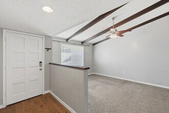 1056 S Lazona Dr in Mesa, AZ - Foto de edificio - Building Photo