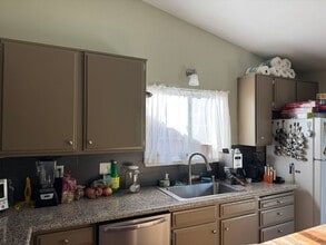 1348 E Gum Ave in Woodland, CA - Building Photo - Building Photo