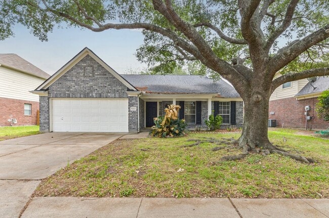 property at 14622 Bladenboro Dr