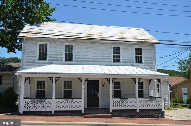 property at 303 Commerce St