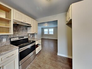 7745 Madrid Ave in Birmingham, AL - Foto de edificio - Building Photo