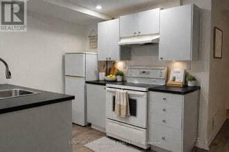 2360 Clearside Ct in Pickering, ON - Building Photo - Building Photo