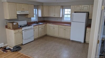 16 Nelson Ave in Hicksville, NY - Building Photo - Building Photo