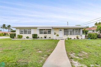 146 Duke Dr in Lake Worth, FL - Foto de edificio - Building Photo