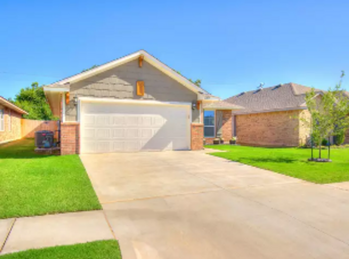 11517 SW 8th Cir in Yukon, OK - Building Photo