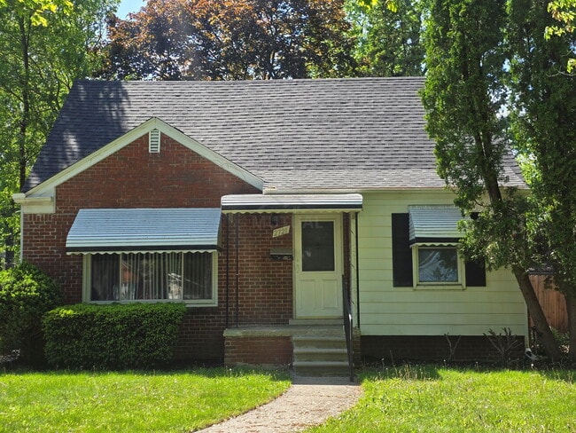 property at 2721 N Connecticut Ave