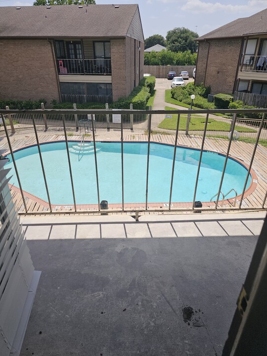 9000 Bissonnet St in Houston, TX - Building Photo