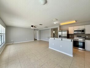 10325 Boyette Creek Blvd in Riverview, FL - Foto de edificio - Building Photo