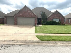 4560 S 204th E Ave in Broken Arrow, OK - Building Photo