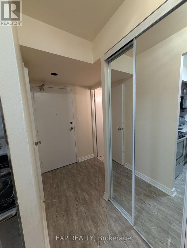 633 Bay St. in Toronto, ON - Building Photo - Building Photo