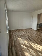 1890 Clinton Rd in Macon, GA - Foto de edificio - Building Photo