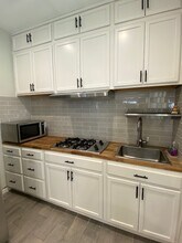 21520 Saticoy St, Unit A in Canoga Park, CA - Building Photo - Building Photo