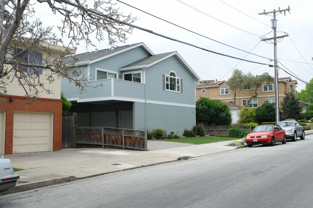 1313 Olive St in San Carlos, CA - Building Photo