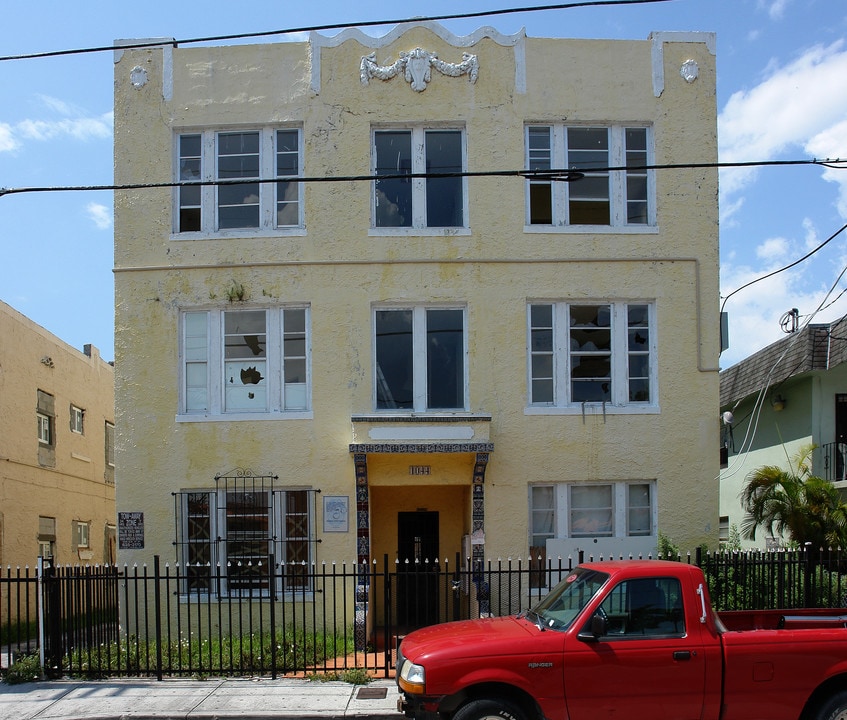 1044 SW 3rd Ave in Miami, FL - Foto de edificio
