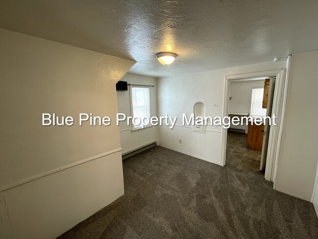 157 E Elva St in Idaho Falls, ID - Foto de edificio - Building Photo