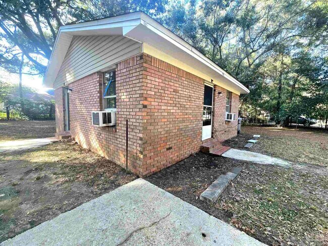 1731 Knight Dr in Pensacola, FL - Building Photo - Building Photo