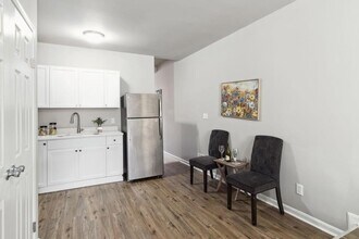 220 N Collington Ave in Baltimore, MD - Building Photo - Building Photo
